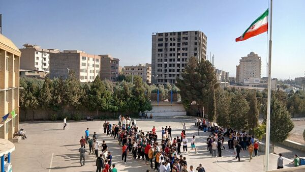 برگزاری مسابقات ورزشی دبیرستان معلم ساوجبلاغ در هفته تربیت‌بدنی