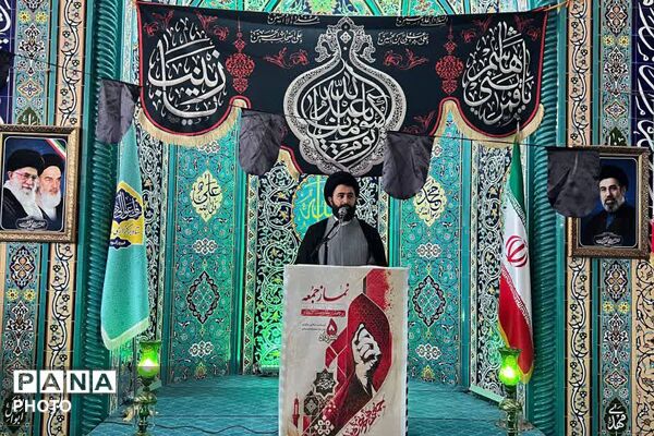 تأکید بر بصیرت و وحدت در نماز جمعه فیروزکوه