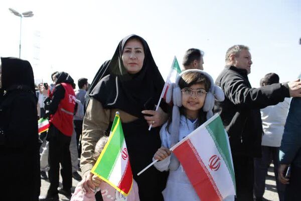 حضور پرشور دانش‌آموزان گچساران در راهپیمایی ۲۲ بهمن