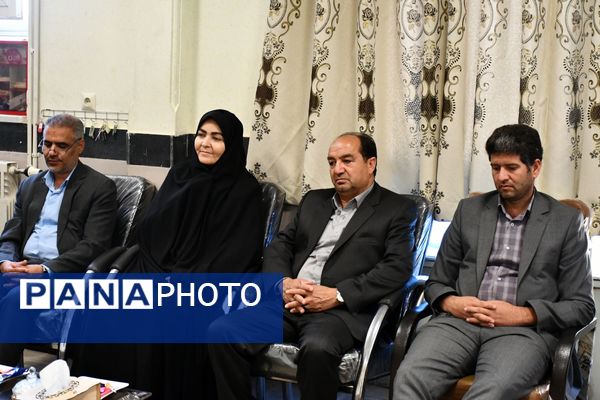 حضور امام جمعه، فرماندار و مدیر آموزش پرورش مه ولات در مدارس شهرستان