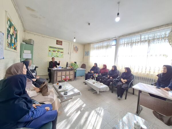 جلسه توانمندسازی معاونین و مربیان پرورشی در محور جنگل شهرستان رشتخوار