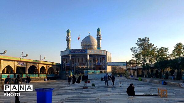 به یاد شهدا در گلزار شهدا