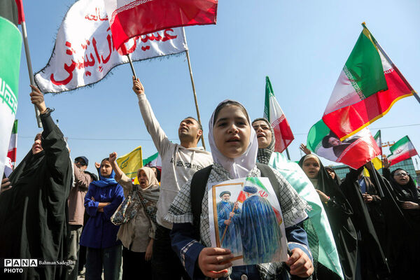 رزمایش دختران «جان‌فدای ایران»