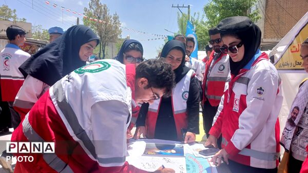 موکب عشق؛ تجدید عهد خادمان هلال‌احمر فارسان با راه  سردار سلیمانی