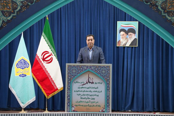 حضور مدیرکل آموزش‌وپرورش استان در نماز جمعۀ شهر اصفهان