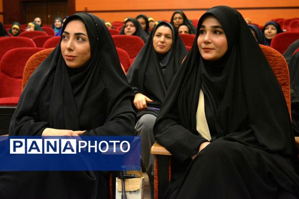 آیین تجلیل از برگزیدگان حوزه مشاوره و پیشگیری از آسیب‌های اجتماعی بهارستان‌دو