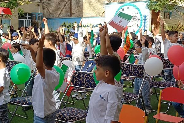 گام نهادن دانش‌آموزان کودکستانی شهرستان ورامین در مسیر تعلیم و تربیت