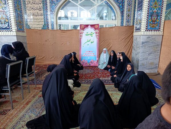نماز جمعه با حضور دانش‌آموزان فعال بسیجی شهر بن