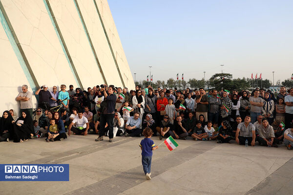 اجرای ارکستر سمفونیک تهران در میدان آزادی