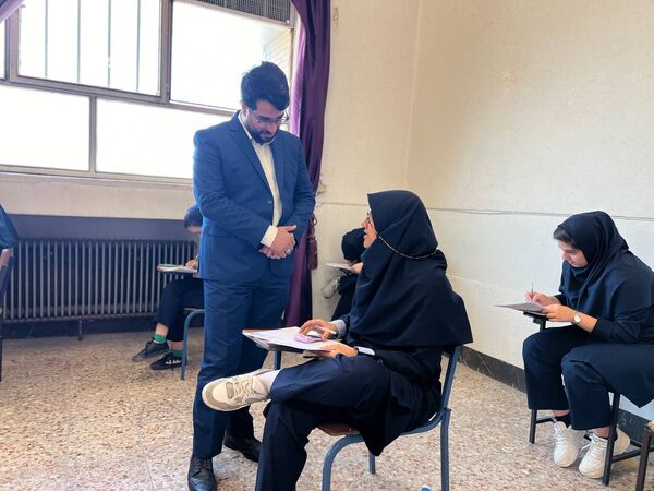 حال و هوای امتحانات نهایی در حوزه‌های دبیرستان‌های اصفهان