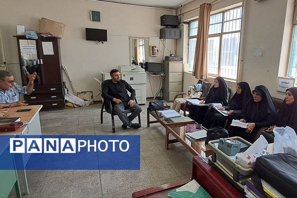 بازدید سرگروه کیفیت بخشی فعالیت‌های پرورشی استان از مدارس ناحیه دو شهرری 