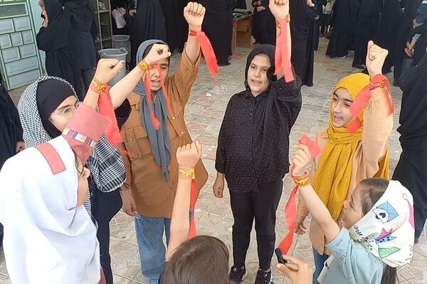 باید برخاست؛ امروز ایران به احترام رهبر شهید ایستاده است
