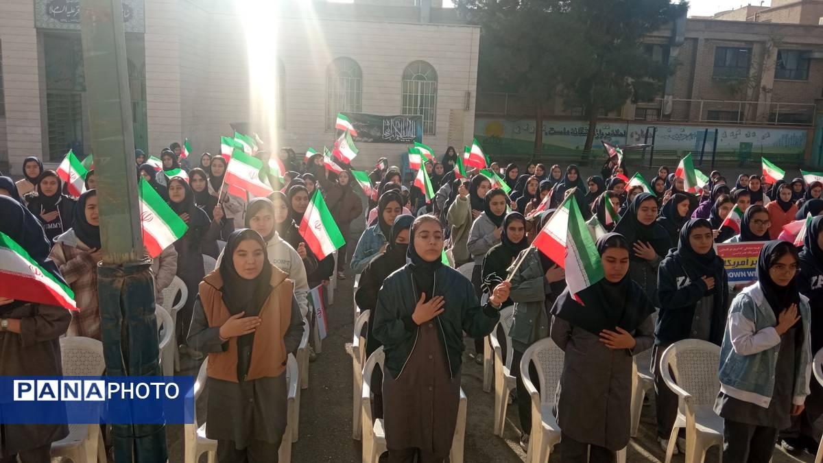 مراسم سیزدهم آبان ماه در مدرسه الزهرا با هدف استکبار ستیزی 