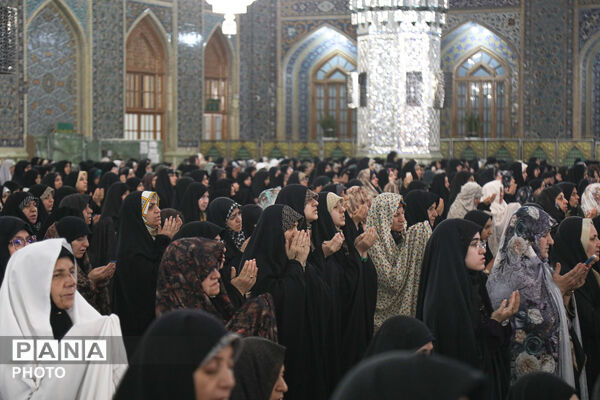 اقامه نماز عید فطر در حرم مطهر رضوی-۲
