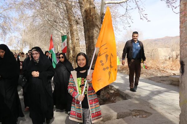 انقلاب را نسل جدید ادامه می دهند