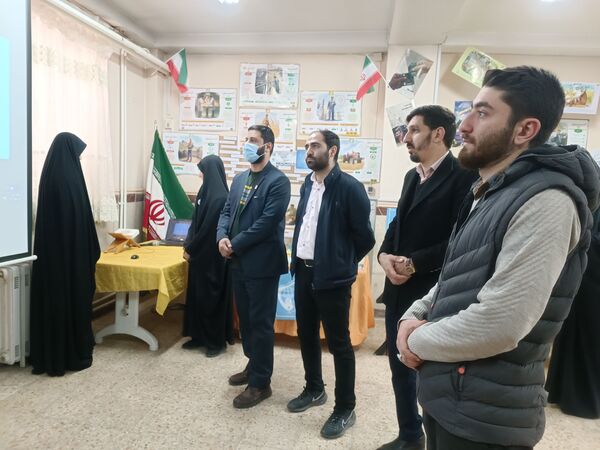 حضور فعال دانش‌آموزان در برپایی مدرسه انقلاب  در دبیرستان نمونه دولتی مولود کعبه