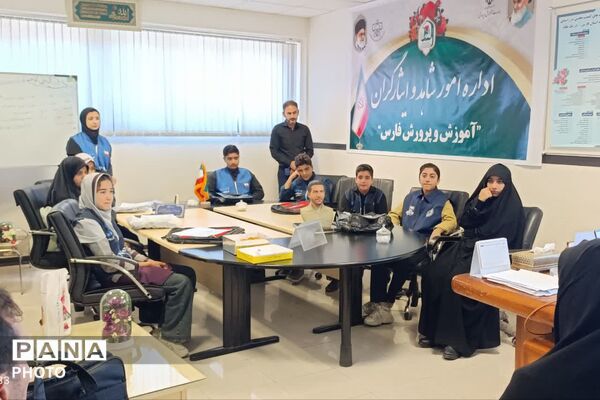 تجلیل از خبرنگاران پانا مدارس شاهد در اداره امور شاهد و ایثارگران فارس