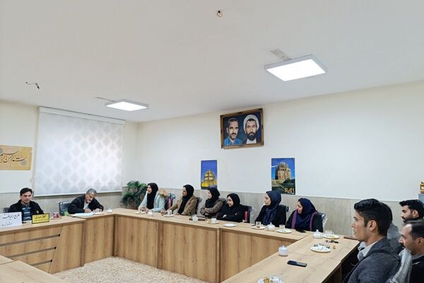  جلسه شورای معلمان دبستان شهید رجایی با محوریت طرح «رهیافت»