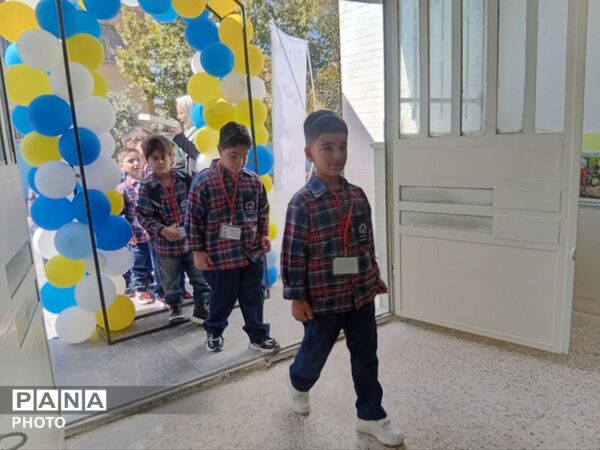 جشن شکوفه‌های مدرسه میرفخرایی ناحیه ۱ کرج 