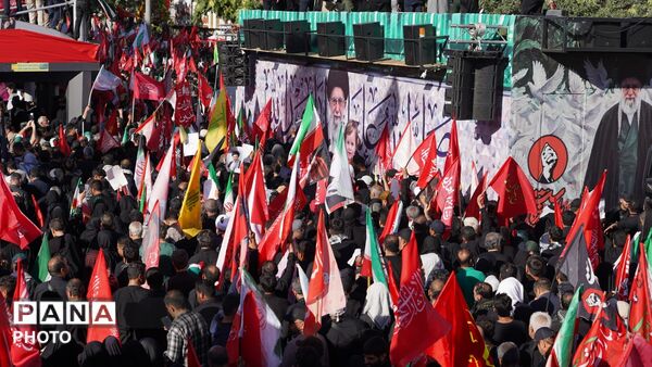 حماسه وفاداری بیعت در پایتخت معنوی ایران؛ بدرقه میلیونی آقای شهید ایران در مشهد مقدس 