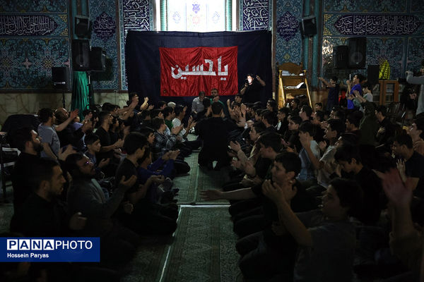 اعتکاف دانش‌آموزی در حسینیه ارشاد