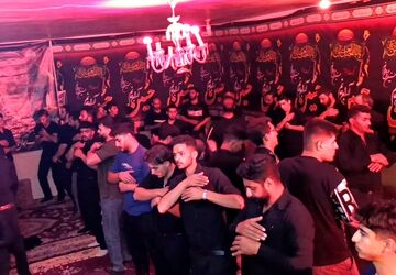شکوه سینه‌زنی سنتی هیئت عربان علمدار 