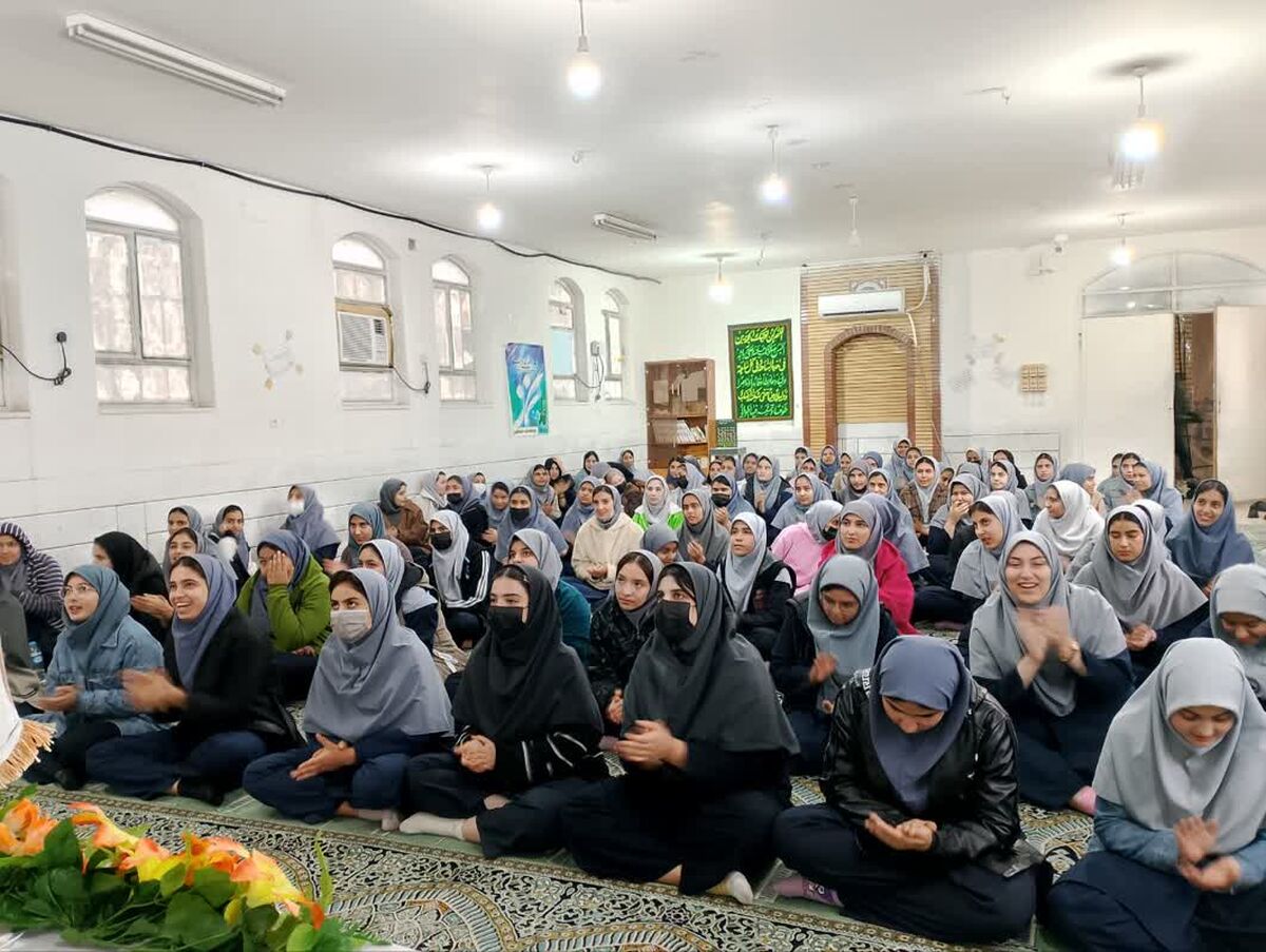 صبحی معنوی در دبیرستان ساعی؛ جشن ولادت حضرت فاطمه(س) و روز مادر