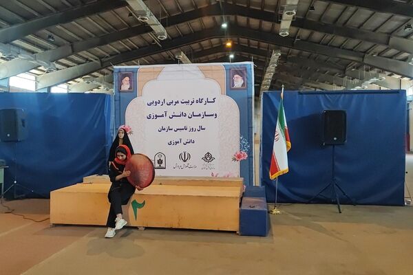 مراسم تجلیل از مربیان سازمان دانش آموزی ملارد 