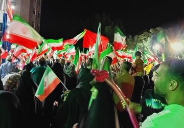 تجمعات شبانه مردم ایران در تأکید بر اتحاد و همبستگی ملی