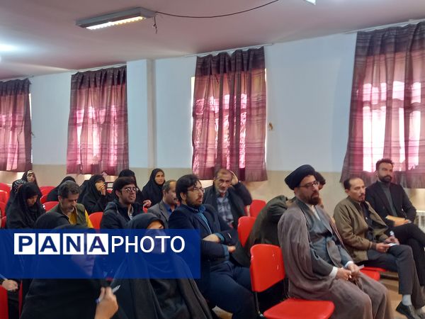 جلسه‌ توانمندسازی مربیان، معاونان پرورشی و سازمان دانش‌آموزی شهرستان فلاورجان 