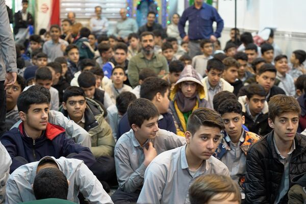 جشن پیروز انقلاب در دبیرستان تهرانی باقرشهر 