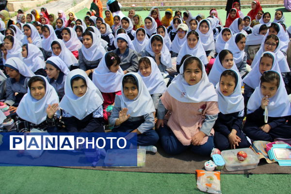 «جشنواره دا» در دبستان غیرانتفاعی امام صادق (ع) 