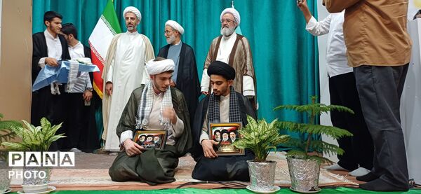 آیین عمامه‌گذاری طلاب 