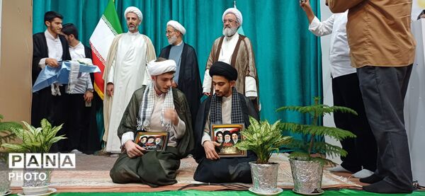 آیین عمامه‌گذاری طلاب 