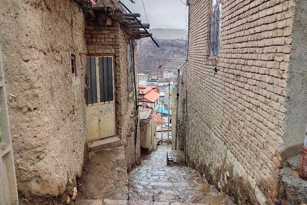 طنین ترانه باران زمستانی در آسمان شهر بار نیشابور 