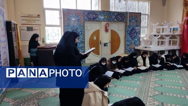 محفل انس با قرآن در دبیرستان نمونه دولتی حضرت زینب (س)