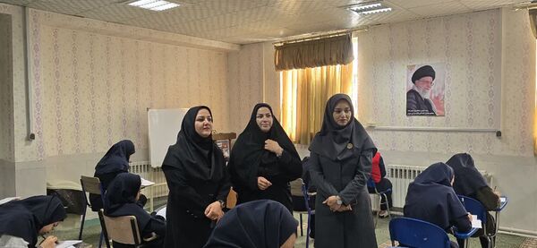 برگزاری آزمون جامع در دبیرستان شاهد فردوس بافق