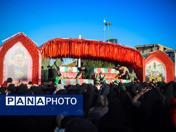 حضور پرشور مردم شهرضا در تشییع پیکر مطهر ده شهید گمنام دوران دفاع مقدس 