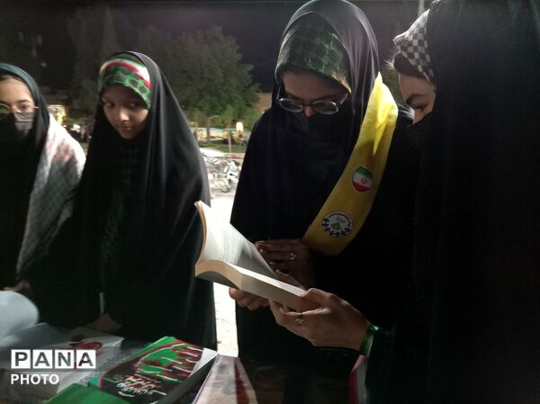 برپایی غرفه کتابخوانی در شهرستان خلیل آباد