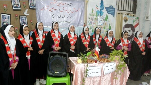 طنین زنگ مهر و ایثار و مقاومت در دبستان دخترانه بنت الهدی سرخ رود