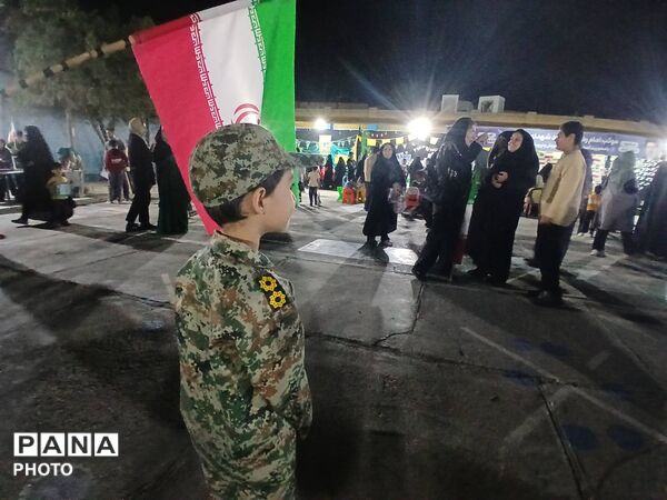 دهه نودی‌‌های یزدی پای کار انقلاب