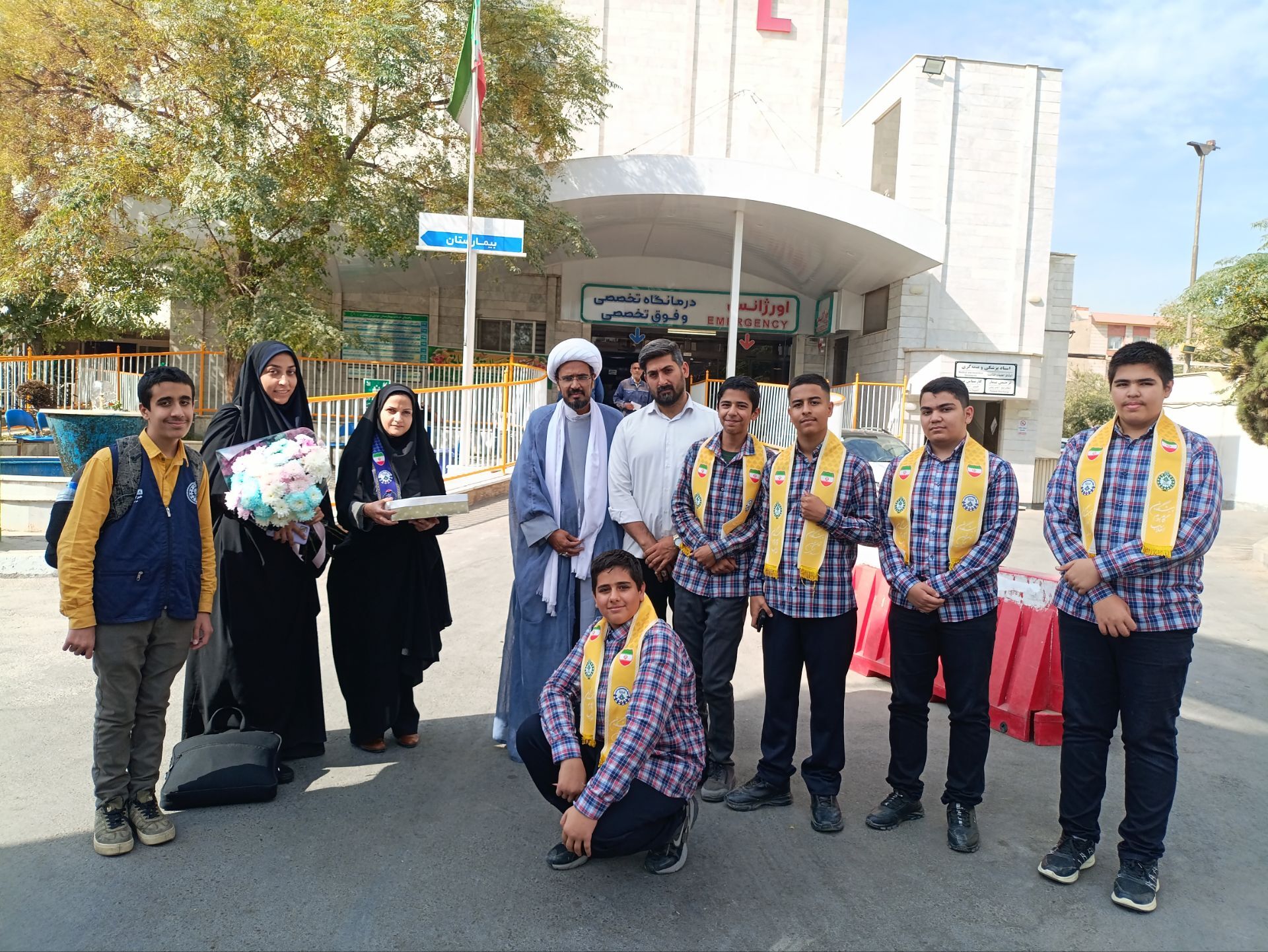 قدردانی پیشتازان دبیرستان باقریه از فرشتگان سفیدپوش در بیمارستان موسی بن جعفر(ع)