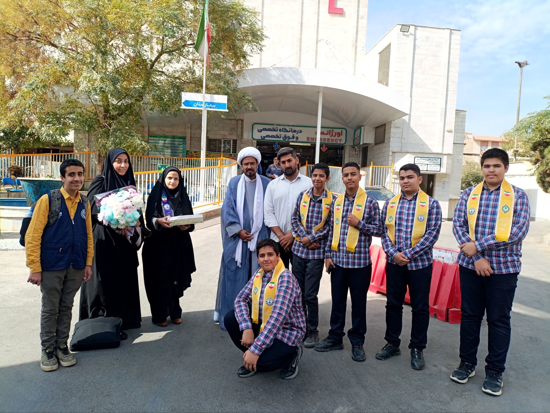 قدردانی پیشتازان دبیرستان باقریه از فرشتگان سفیدپوش در بیمارستان موسی بن جعفر(ع)