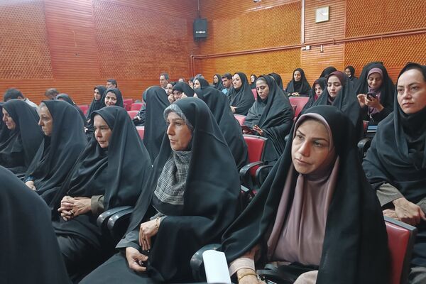 نشست هماهنگی مدیران ورامین برای برگزاری برنامه‌های یوم‌الله ۱۳ آبان