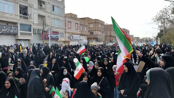  مشقِ اقتدارِ دخترانِ سرخسی در مطلعِ فجرِ ۴۷