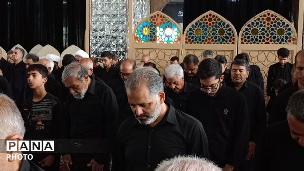 اقامه نماز ظهر عاشورا در کاشمر