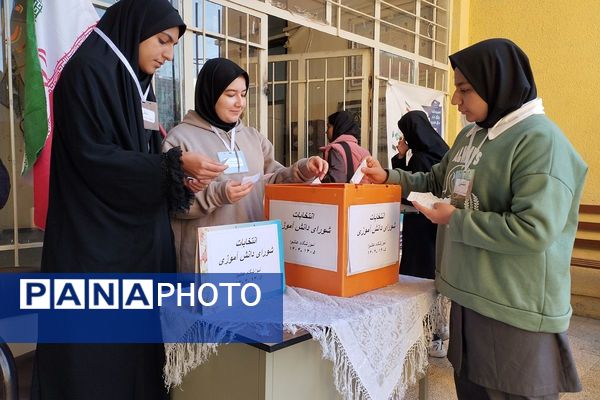 جوانه های دموکراسی در قدس؛شور وهیجان دانش آموزان قدس در انتخابات شورای دانش آموزی