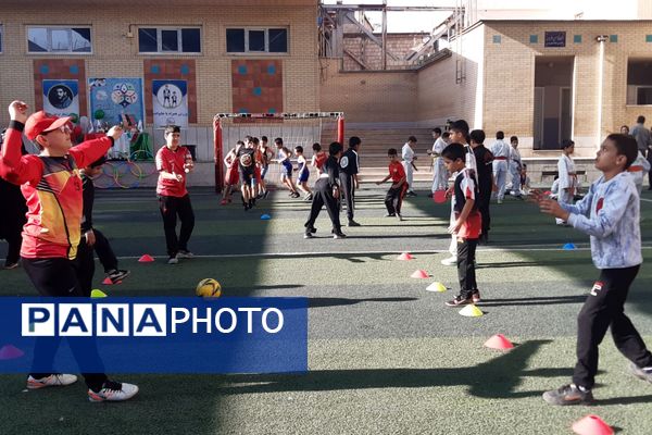 المپیاد ورزشی در دبستان شاهد حیات ناحیه 3 شیراز