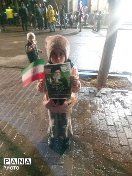 حضور یکپارچه مردم روستای آبنیه در وداع با امام خامنه‌ای