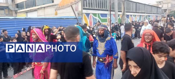 استقبال عزاداران حسینی از کاروان نمادین اسرای کربلا در قم